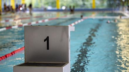 Das Schwimmbecken des Stadtbades Märkisches Viertel.