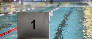 Das Schwimmbecken des Stadtbades Märkisches Viertel.