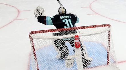 Philipp Grubauer gewinnt mit den Seattle Kraken gegen Colorado Avalanche.