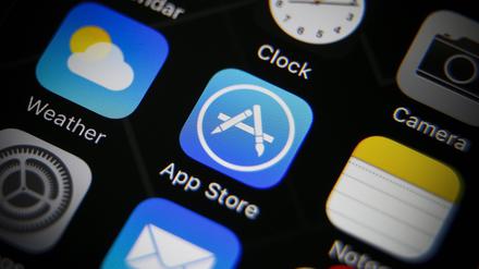 Das Icon des App Stores (M) auf dem Schirm eines iPhones. 
