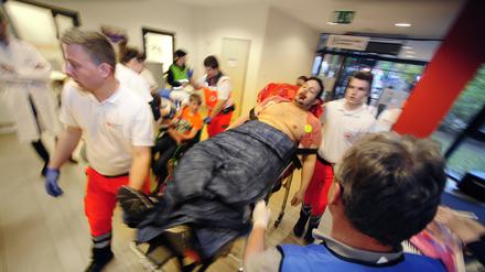 Sanitäter, Ärzte und Pflegekräfte trainieren 2019 den Katastrophenfall in der Notaufnahme im Helios-Klinikums Emil von Behring in Berlin-Zehlendorf.