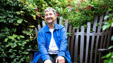 Frances Morris im Garten der Tate Modern. 