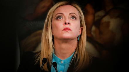 Die italienische Ministerpräsidentin Giorgia Meloni während einer Pressekonferenz nach ihrem Treffen mit dem spanischen Ministerpräsidenten Pedro Sanchez in Rom, Italien.