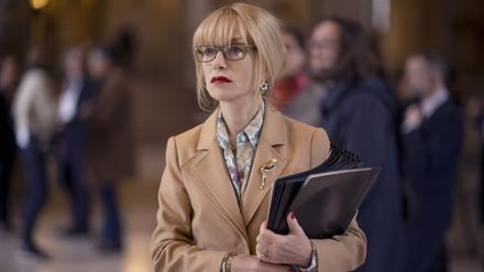 Entschlossener Blick, knallrote Lippen: Isabelle Huppert als Maureen Kearney, Betriebsratschefin im Atomkonzern Areva. 