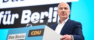 Kai Wegner (CDU), designierter Regierender Bürgermeister von Berlin, spricht beim Landesparteitag der Berliner CDU. Nach der Zustimmung der Berliner SPD zum gemeinsam ausgehandelten Koalitionsvertrag wollen die Christdemokraten bei einem Parteitag darüber entscheiden. Gibt es wie erwartet eine Mehrheit, ist der Weg frei für eine schwarz-rote Landesregierung.