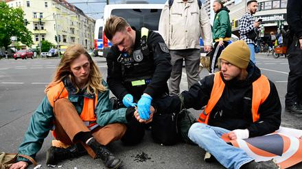 Aktivisten der „Letzten Generation“ während eins Protests in Berlin im April (Arichvibild)