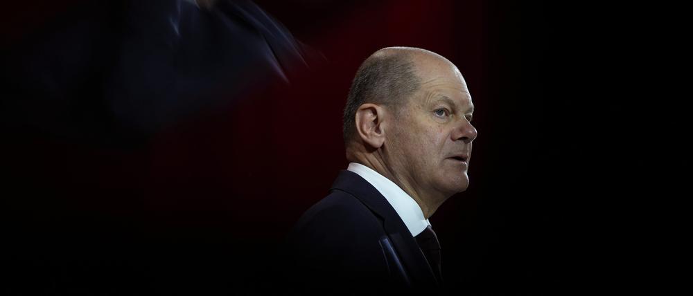 Bundeskanzler Olaf Scholz (SPD) hält eine Rede während eines Abendessens zur Feier des 50-jährigen Bestehens der Sozialistischen Partei Portugals in Lissabon.