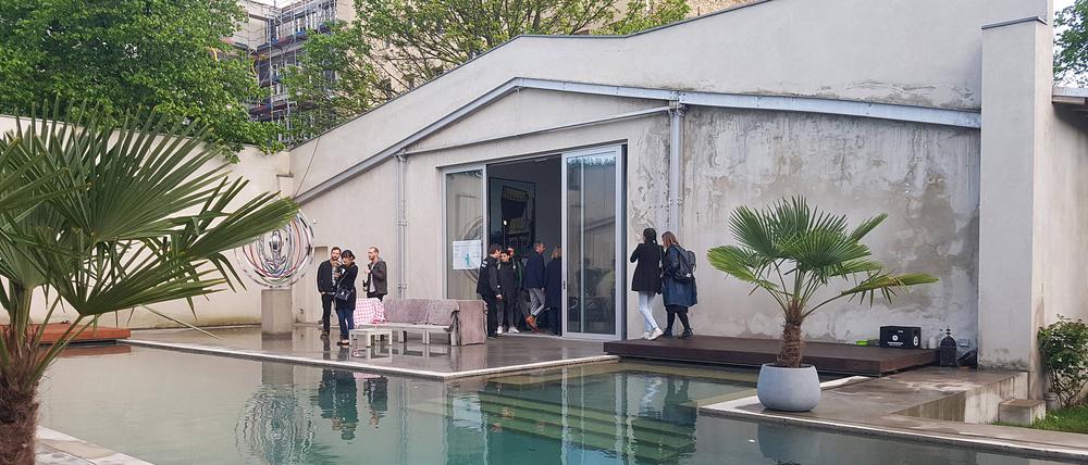 Tropisches Flair auf dem Atelierhof von Jonas Burgert in der Lehderstraße in Weißensee. 