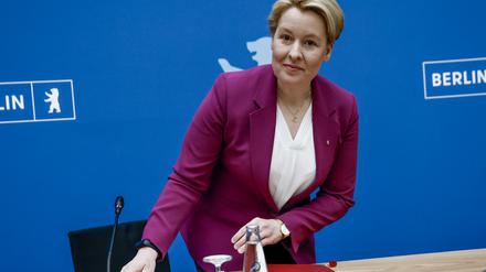 Franziska Giffey (SPD), noch Regierende Bürgermeisterin von Berlin, kommt zu einer Pressekonferenz nach einer Sitzung des Berliner Senats.
