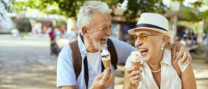 Close up of a senior couple exploring the city
Happy Senior, Rentner, Rente