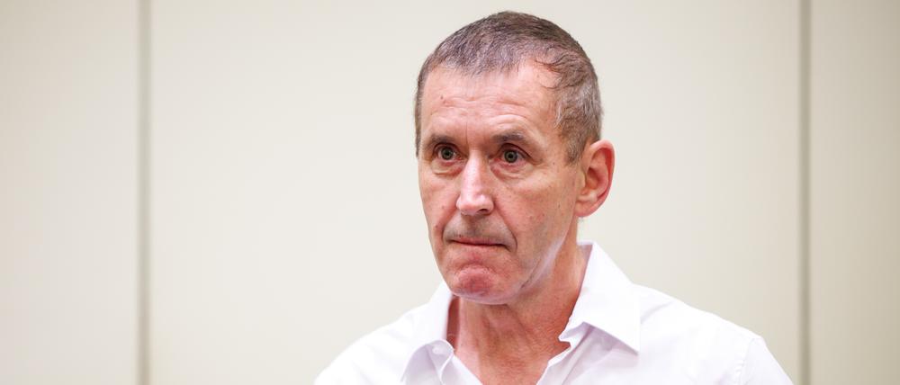 Manfred Genditzki vor Prozessbeginn im Wiederaufnahmeverfahren um den sogenannten Badewannen-Mordfall in München.