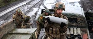 Die EU hatte der Ukraine im März eine Lieferung von einer Million Artilleriegeschossen bis März 2024 zugesagt.