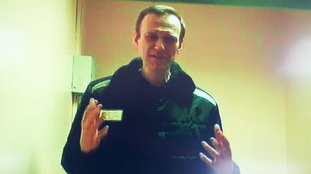 Alexej Nawalny, Kremlgegner aus Russland, ist per Videolink bei einer Anhörung auf einem Monitor im Moskauer Bezirksgericht Babushkinsky zu sehen. 