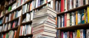 Buchregal.