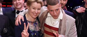 Vielleicht hilft die alte Verbindung zur einstigen Neuköllner Bezirksbürgermeisterin noch bei der Wirtschaftsförderung von Comedy Clubs: Bei der Berlinale 2023 lagen sich Comedystar Felix Lobrecht und Franziska Giffey (SPD), damals noch Regierende Bürgermeisterin, heute Wirtschaftssenatorin, in den Armen.