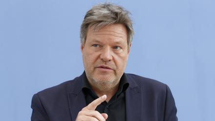Robert Habeck präsentiert Wirtschaftsprognose 2023.