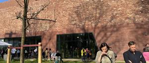 Neues Gebäude an der Hermannstraße auf dem ehemaligen Gelände des Friedhofs. 