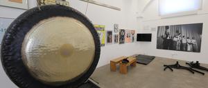 Kosmische Gongsymphonie. Die Installation von Peter Heeren war Bestandteil der Jubiläumsfeier. 