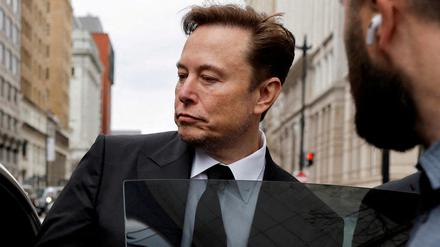 Elon Musk muss sich vor Gericht zum Autopilot-System von Tesla äußern.