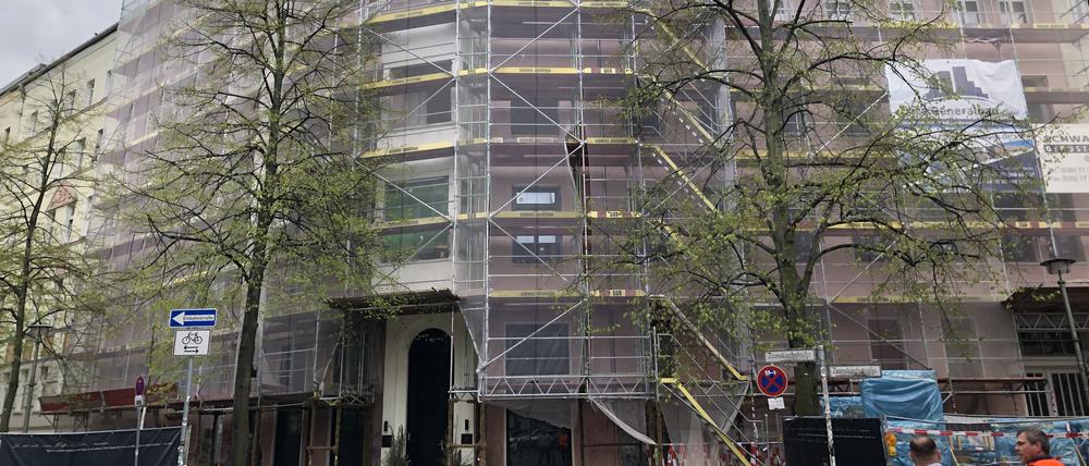 Die Baustelle in der Zionskirchstraße 22/24, kurz nach dem tödlichen Unfall.