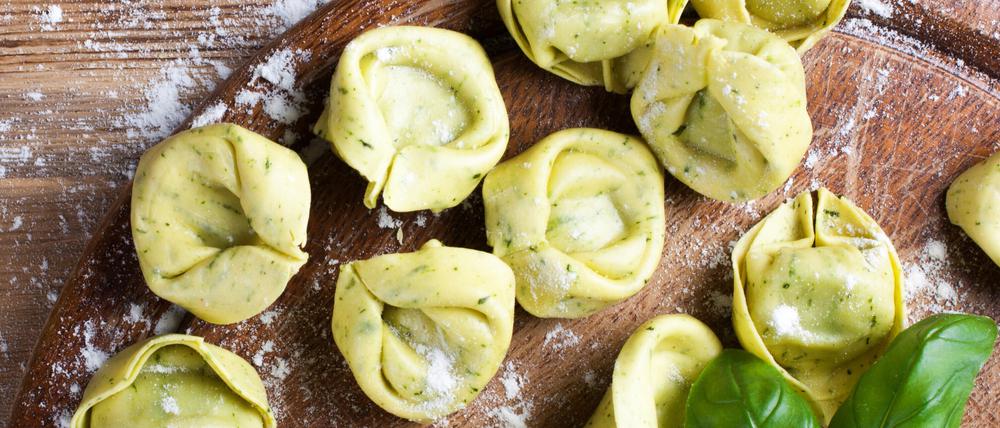 Tortelloni mit Basilikum.