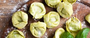 Tortelloni mit Basilikum.