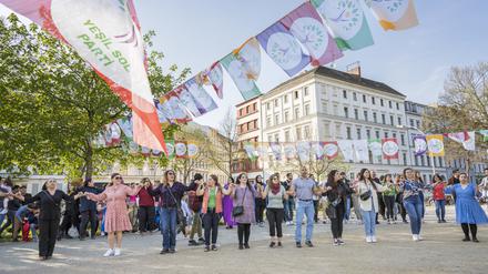 Wahlkampfhelfer der Yesil Sol Parti wollen auch von Berlin aus erreichen, dass Erdogan die Wahl verliert.