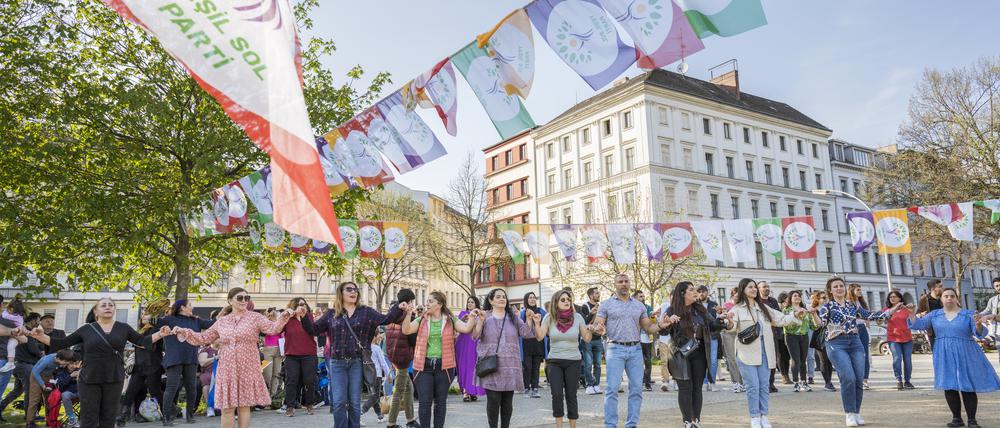 Wahlkampfhelfer der Yesil Sol Parti wollen auch von Berlin aus erreichen, dass Erdogan die Wahl verliert.