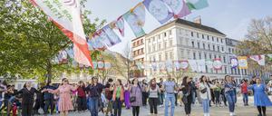 Wahlkampfhelfer der Yesil Sol Parti wollen auch von Berlin aus erreichen, dass Erdogan die Wahl verliert.