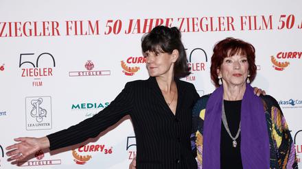 Zwei Powerfrauen, die zusammenhalten. Tanja und Regina Ziegler bei der Geburtstagsparty im Tipi.