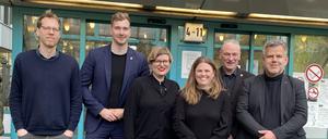 Das „neue“ Bezirksamt Friedrichshain-Kreuzberg. Geändert hat sich nur ein Posten: Die CDU bekommt Sitz der Linken und stellt nun den jüngsten Stadtrat Berlins. 
