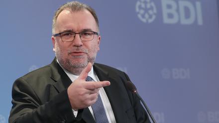 Siegfried Russwurm, Präsident vom Bundesverband der Deutschen Industrie (BDI), spricht auf einer Pressekonferenz.
