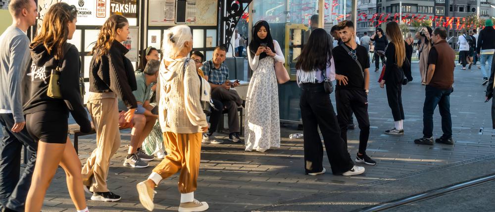 Zusammenkommen als „würdige Bürger“ – junge Menschen in der Türkei.