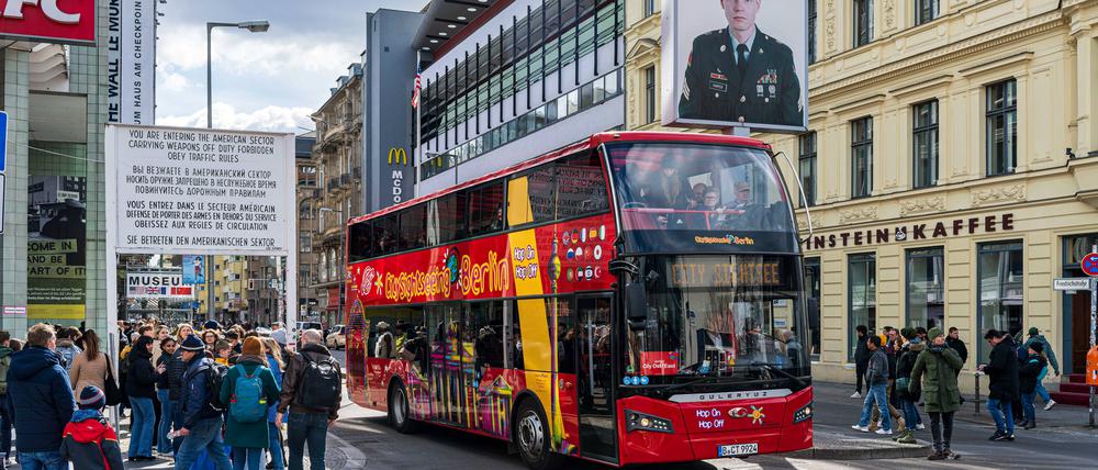 Der Checkpoint Charlie steht sinnbildlich für den Berlin-Tourismus.