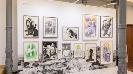 Am Stand der Berliner Galerie „Lage egal“ mit Arbeiten von Marianna  Ignataki.