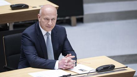 Musste um seinen Einzug ins Rote Rathaus bangen: Kai Wegner (CDU) wurde erst im dritten Wahlgang zum Regierenden Bürgermeister gewählt. 