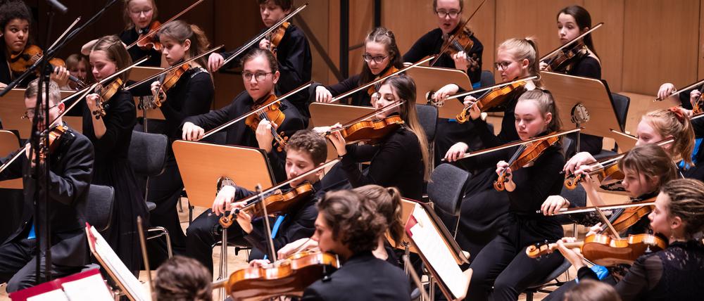 Die Deutsche Streicherphilharmonie wurde 1973 in der DDR gegründet. 