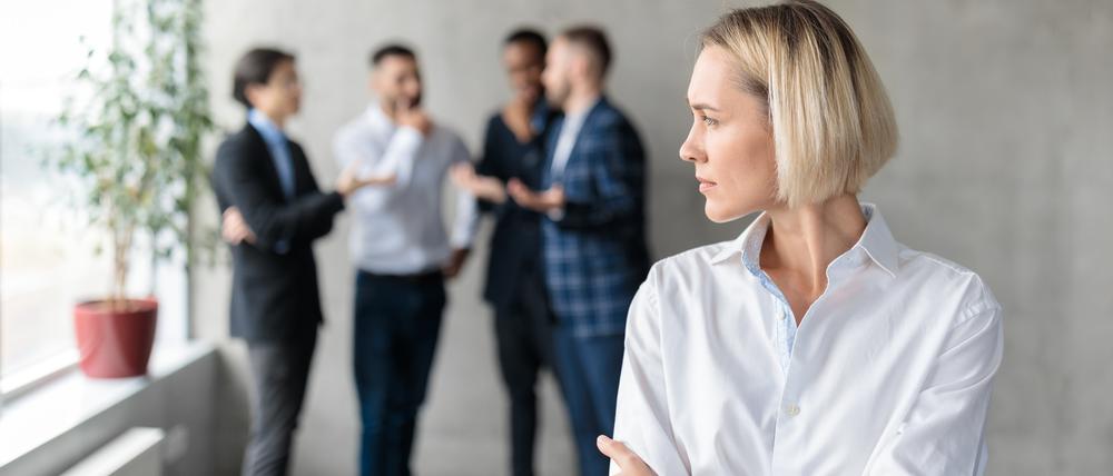 Wer als Frau einen Fall von Sexismus oder Machtmissbrauch eines Kollegen oder Vorgesetzten meldet, riskiert oft weiter ausgegrenzt zu werden. Viele Opfer wechseln in einen schlechter bezahlten Job, zeigen Zahlen aus Schweden.