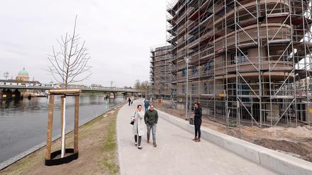 Der Uferweg an der Havel in Potsdam in Höhe der Speicherstadt wurde eröffnet.