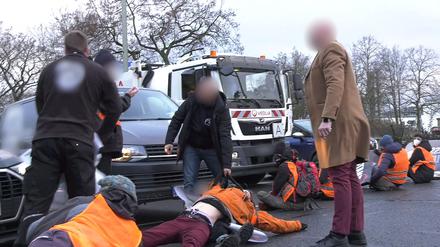 Wenn die „Letzte Generation“ in Berlin blockiert, ist die  Stimmung der blockierten Autofahrer oft aggressiv. 
