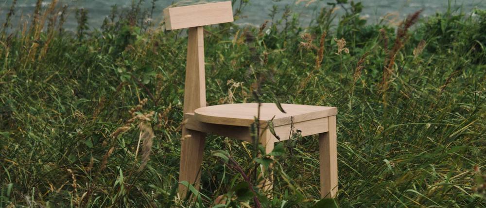 Die Möbel von Hold Hold aus Bielefeld sind aus massivem Eichenholz, hier der Stuhl „P04“ (650 Euro).