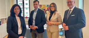 Bildungssenatorin Katharina Günther-Wünsch mit ihrer Staatssekretärin Christina Henke und den Staatssekretären Torsten Kühne und Falko Liecke (v.l.n.r.).