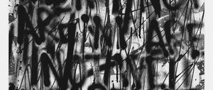 Adam Pendletons Print auf Leinwand „Untitled (WE ARE NOT)„ ist Teil der Gruppenausstellung bei Max Hetzler.