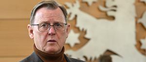 Das von Ministerpräsident Bodo Ramelow (Die Linke) geführte Bundesland Thüringen will entgegen bisherigen Ankündigungen auf eine Klage gegen die Stromtrasse Südlink verzichten.