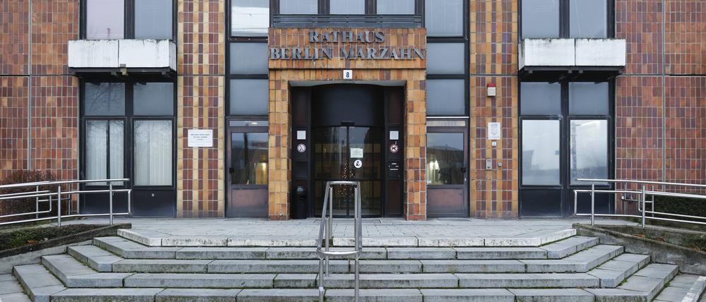 Bislang war Gordon Lemm von der SPD Bürgermeister in Marzahn-Hellersdorf. Nun hat Nadja Zivkovic von der CDU das Rathaus übernommen.