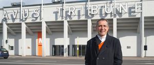 Für die Berliner Avus-Tribüne sucht der Eigentümer Hamid Djadda einen neuen Mieter.