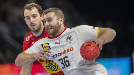 Die deutsche Mannschaft um Lukas Mertens besiegte Spanien 32:31.