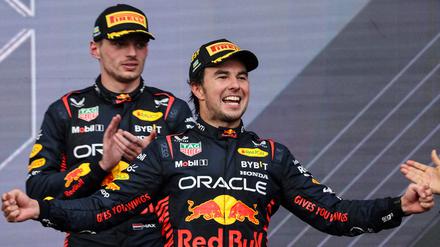 Perez jubelt und Verstappen applaudiert – noch.