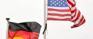 Deutsche Unternehmen wollen mehr im Ausland investieren. Das geht auch zulasten des Standortes Deutschland. 