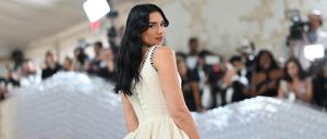 Die englische Sängerin und Songschreiberin Dua Lipa kommt zur Met Gala 2023 im Metropolitan Museum of Art am 1. Mai 2023 in New York.